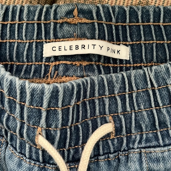Celebrity pink jogger Jean New - Picture 3 of 5
